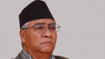 महेन्द्र यादवको स्वास्थ्य अवस्था बुझ्न ट्रमा सेन्टर पुगे देउवा 